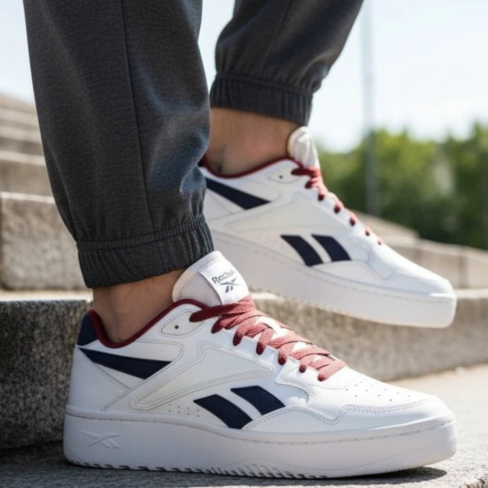 New Reebok Retro Athletic Sneakers Classic casual shoes Mens white size 11.5